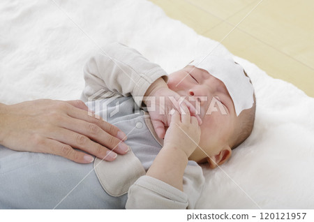 寶寶發燒哭鬧 120121957