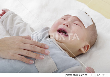 寶寶發燒哭鬧 寶寶發燒哭鬧 120121958