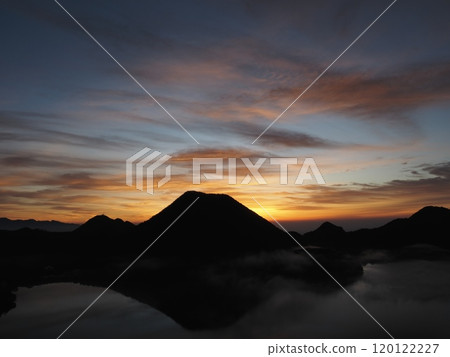 Haruna Fuji just before sunrise in late autumn Haruna Fuji just before sunrise in late autumn 120122227
