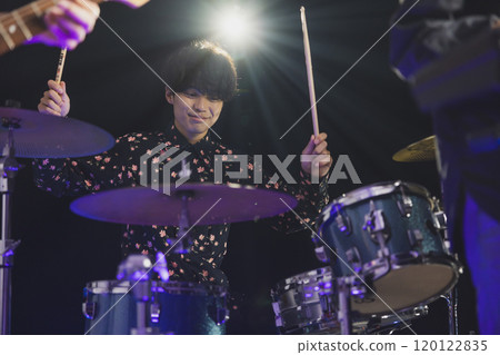 樂團現場表演 120122835