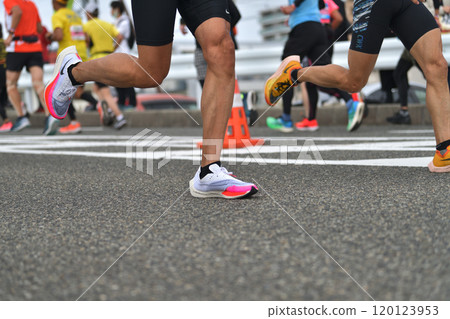 Marathon: The feet of a marathon runner running up a hill 120123953