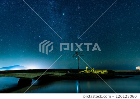 岩手三陸 一棵松樹的神奇星景 120125060