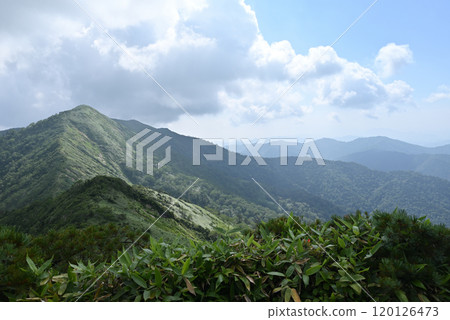 Climbing Mount Shirasuna, Gunma Prefecture 120126473