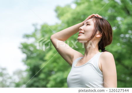 Woman wearing yoga wear/sportswear Woman wearing yoga wear/sportswear 120127544