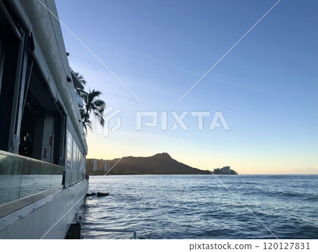 Waikiki Beach and Diamond Head in Hawaii 120127831