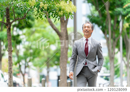 Business senior man walking 120128099