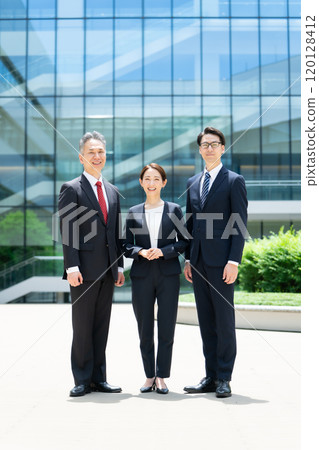 Business, men and women, outdoors Business, men and women, outdoors 120128412