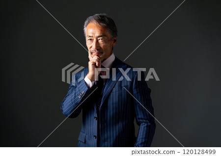 商務高級男士冷靜思考 120128499