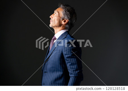 商務高級男士冷靜思考 120128518