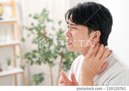 Men suffering from skin problems, beard 120128761