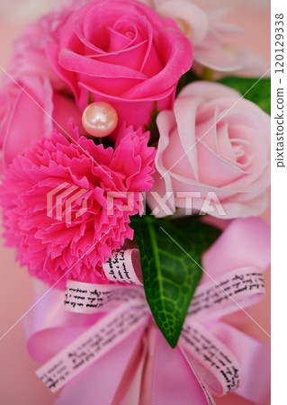 Mother's Day gift flower arrangement background pink Mother's Day gift flower arrangement background pink 120129338