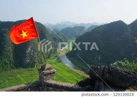 Vietnamese flag at Hang Mua Pagoda (Ninh Binh, Vietnam) 120130028