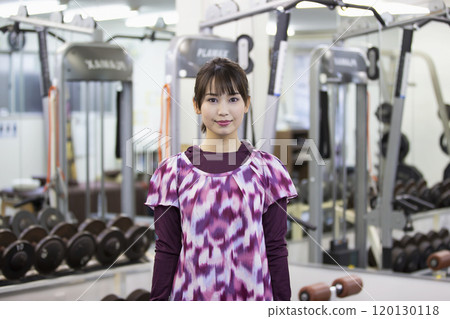 A young woman training at a personal training gym in Osaka prefecture Osaka city Joto-ku 120130118