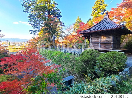 Bunchizuri Kannon Temple lit up by autumn leaves (Yamaguchi, Fukushima City) 120130122