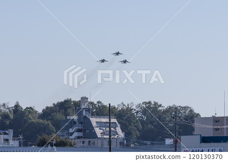 藍色脈衝 T4 從入間空軍基地起飛 120130370