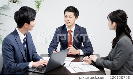 開會的商務人士 開會的商務人士 120130798