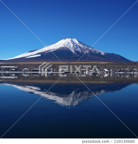 Inverted Fuji reflected on the lake in winter Inverted Fuji reflected on the lake in winter 120130880