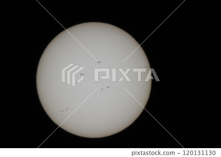 2024 年 11 月 4 日的太陽黑子 120131130