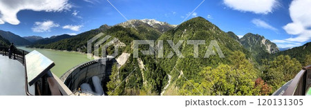 2024 年 10 月的黑部水壩和立山山脈 120131305