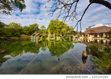Snow hanging scenery in Yokokan Garden 120133165