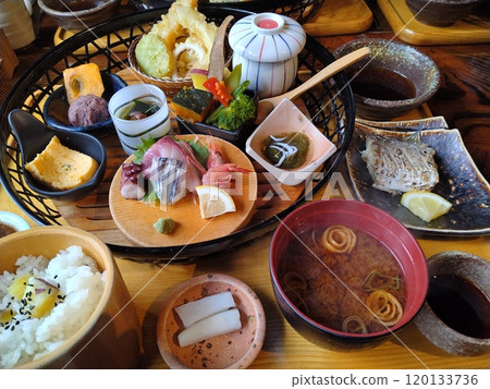 Japanese-style lunch set: Assorted lunch 120133736