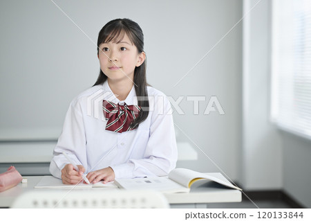 Female junior high school student taking a class in the classroom 120133844