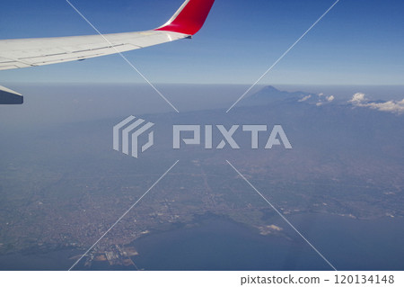 從飛機窗口看到的東爪哇塞梅魯山 120134148