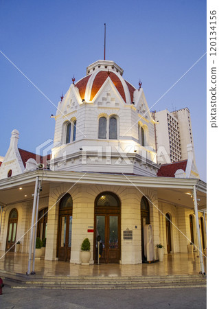 泗水市中心的印尼風格建築 120134156