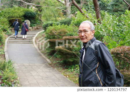 旅行老人 120134797