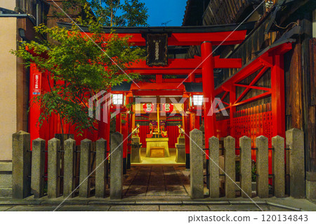 Gion at night - Yuraku Inari Daimyojin (Oda Inari) 120134843