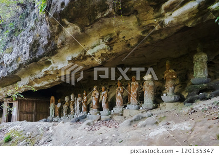 Thirteen Buddhas lined up in a cave at Hossho-ji Temple (Ofune Kannon) in Saitama Prefecture [Chichibu Geopark, Chichibu Temple] 120135347