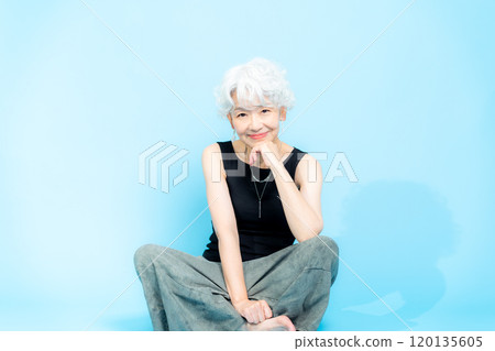 高級女性的肖像 120135605