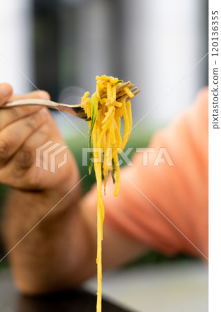 Chiang mai curry noodles, asian spicy egg pasta with meat, curried noodle soup Khao Soi or Khao Sawy, thai?food 120136355