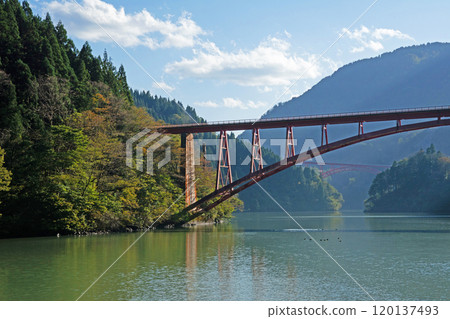 Shogawa Gorge from a sightseeing boat Shogawa Gorge from a sightseeing boat 120137493