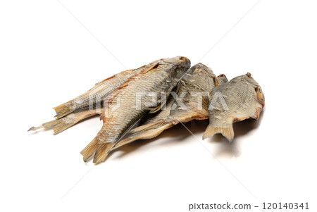 Dry roach, salted fish isolated, dried rutilus, taranka beer snack, whole salted and dried fish, prepared seafood 120140341