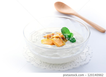 Mango yogurt 120140982