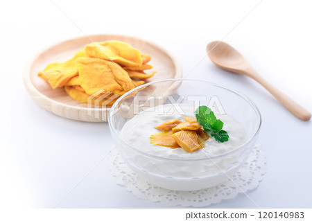 Mango yogurt 120140983