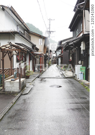 Old castle town, rainy back alley 120141060