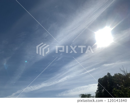 Clouds, cirrus clouds, sun, autumn sky Clouds, cirrus clouds, sun, autumn sky 120141840