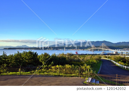Spectacular view of Shiratori Bridge in Muroran, Hokkaido 120142032