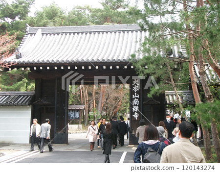 The inner gate of Nanzenji Temple in Sakyo Ward, Kyoto City 120143274
