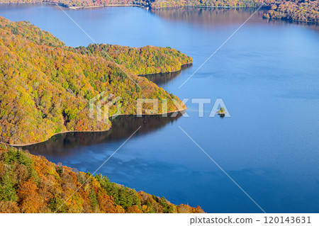 中禪寺湖的紅葉、奧日光的風景 120143631