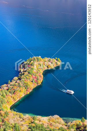 中禪寺湖的紅葉、奧日光的風景 120143652