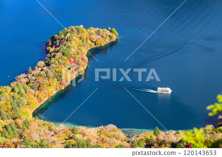 中禪寺湖的紅葉、奧日光的風景 120143653