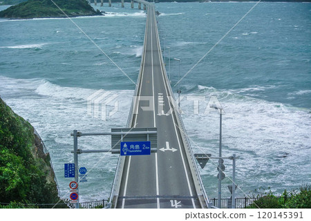 多雲的角島大橋 120145391