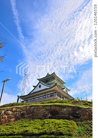 【愛知縣】藍天映襯下的小牧山城（小牧山歷史博物館） 120146559