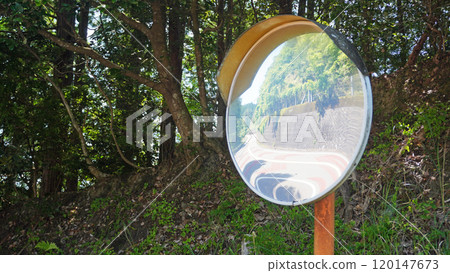 Scenery with a convex mirror (a mirror installed on a curve) Scenery with a convex mirror (a mirror installed on a curve) 120147673