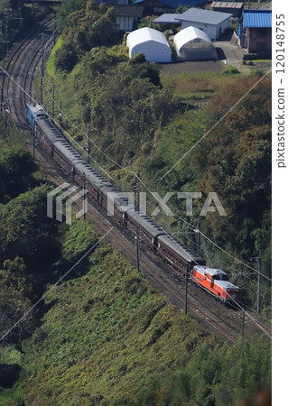 Rapid Gunma fin 4, pulled by DD51-895, runs at full speed on the spectacular Joetsu Line_Photo taken on November 9, 2024 120148755