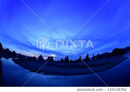 Spectacular view at dawn - Hashiguiiwa, Wakayama 120148762