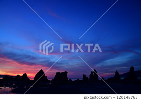 Hashiguiiwa Rocks - A spectacular view before dawn 120148765